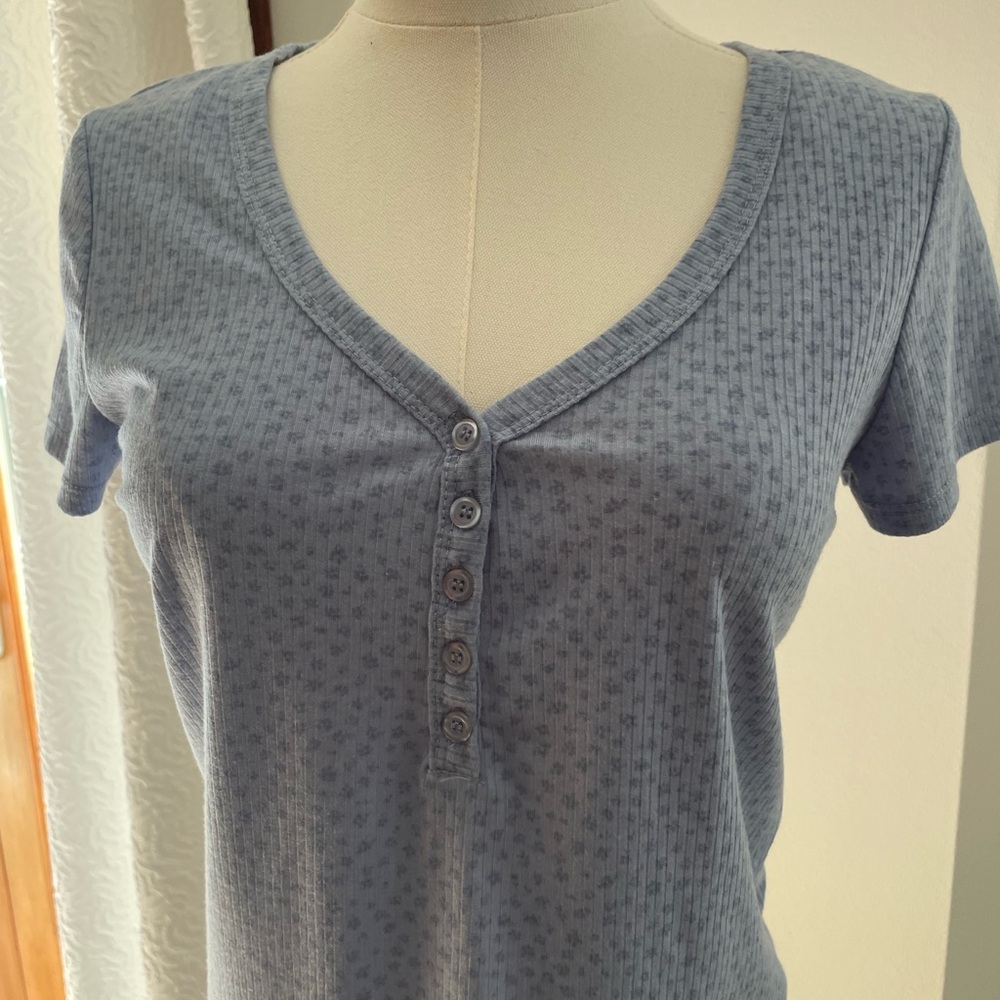 Pink Rose Light Blue Ditzy Floral Short Sleeve Top Medium NWT - Picture 3 of 8
